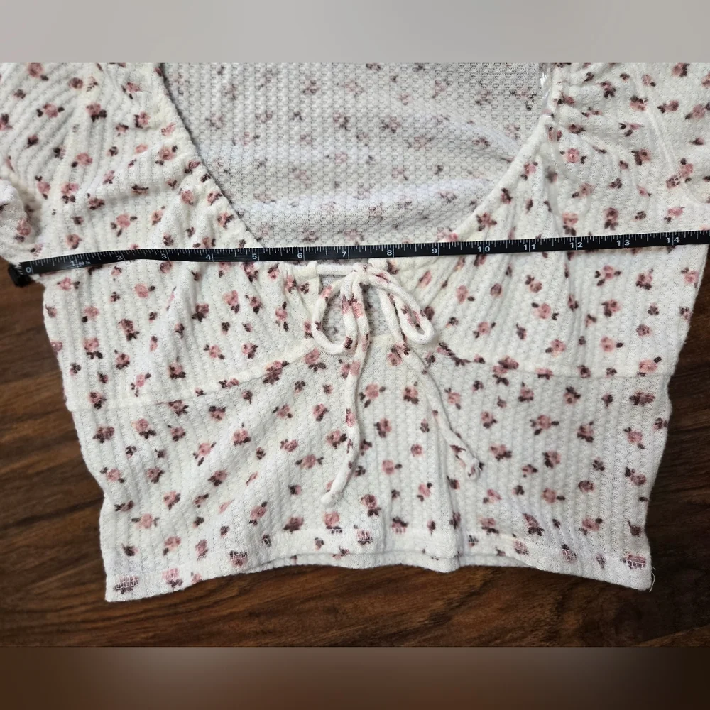 Aeropostale White Medium Waffle Knit Cropped Long Sleeve Floral Top - Picture 6 of 9